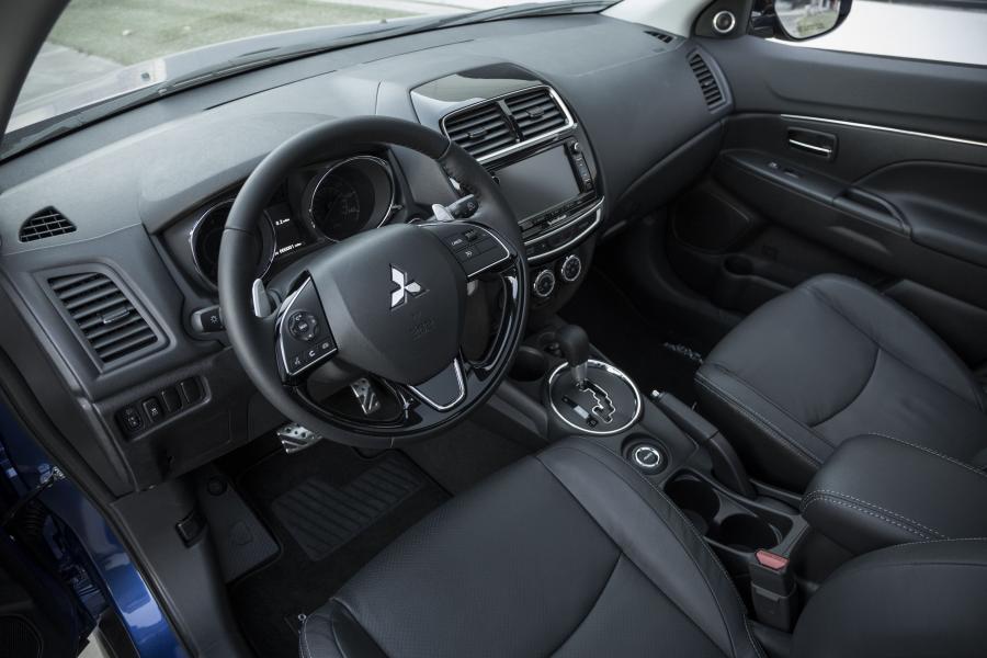 Торпедо Mitsubishi Outlander Sport SEL 2015 года  (фото 3 из 31)